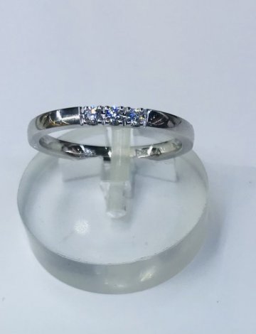 14k gullhringur m/3x0,03 ct demöntum