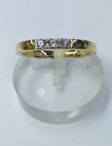 14k gullhringur m/3x0,05 ct demöntum