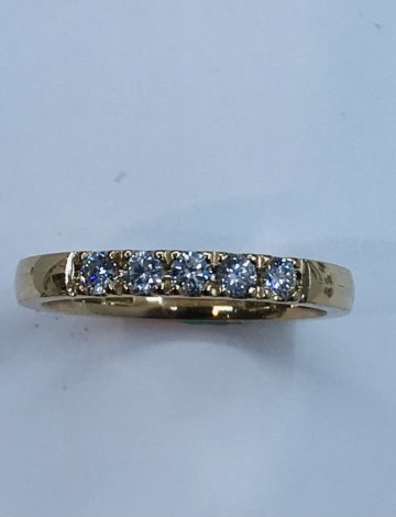 14k gullhringur m/5x0,05 ct demöntum