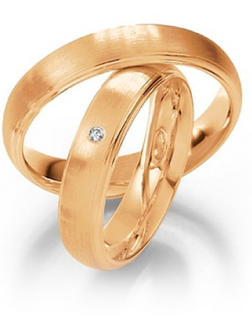 Saint Maurice-Twin Set-Til &iacute; gulu-,hvita- og rau&eth;agulli