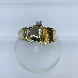 Gullhringur með zirkon stein